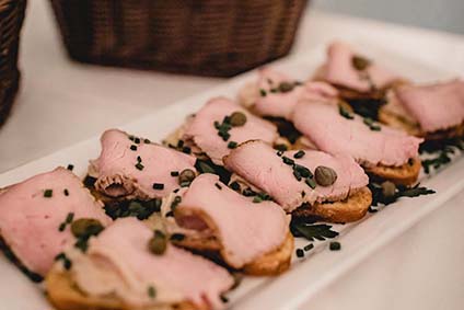 vitello-tonnato-crostini.jpg_1